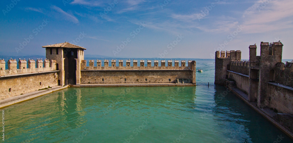 Stadtmauer von Sirmione, Gardasee, Italien