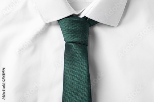 Papier peint Color male necktie on white shirt, closeup