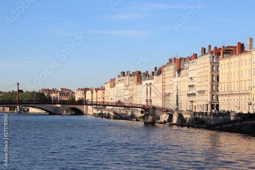 Lyon Ville - Passerelle piétonne Saint Georges Abbé Paul Couturier sur la rivière Saône - Pont piéton à haubans