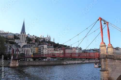 Lyon Ville - Passerelle piétonne Saint Georges Abbé Paul Couturier sur la rivière Saône - Pont piéton à haubans