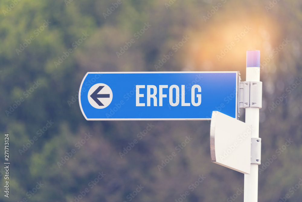 Fotografie Ein Schild zeigt auf den Erfolg