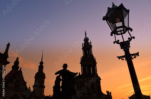 Abend-Silhouette dier historischen Altstadt von Dresden