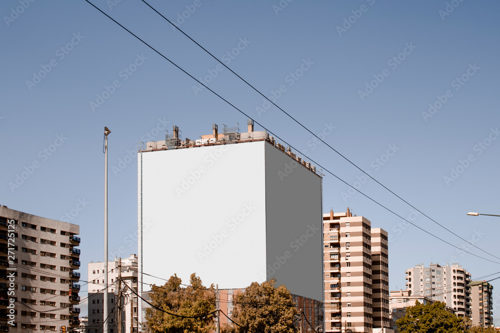 Obraz premium Large white blank billboard on the building in the city