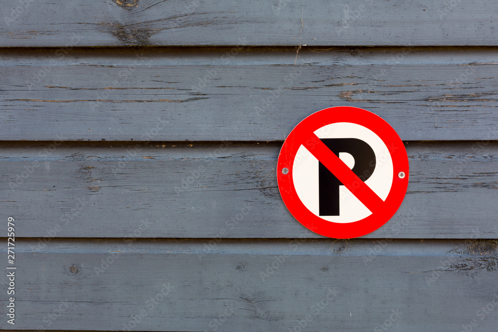´No Parking´sign on a wooden grunge paint surface with copy space. ´No Parking´sign on a wooden grunge paint surface with copy space.
