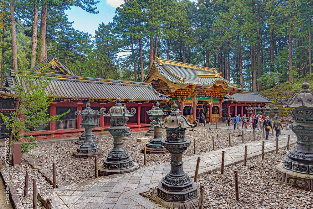 Obraz premium 日光山輪王寺 大猷院の夜叉門と境内風景