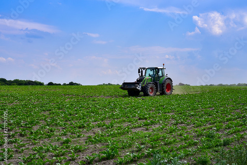 Trecker Acker Landwirtschaft Zugmaschine Ackerbau 