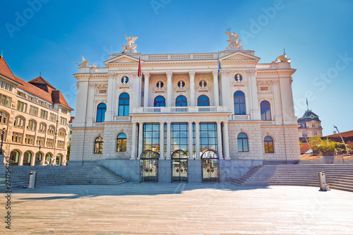 Fotografía Zurich opera house and Sechselautenplatz town square view,