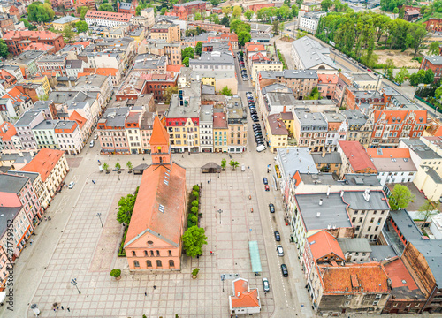Rynek Nowomiejski w Toruniu widok z lotu ptaka. Krajobraz starego miasta z powietrza.