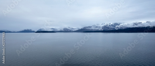 Fototapeta Naklejka Na Ścianę i Meble -  Glacier Bay National Park, Alaska, USA, is a natural heritage of the world, global warming, melting glaciers