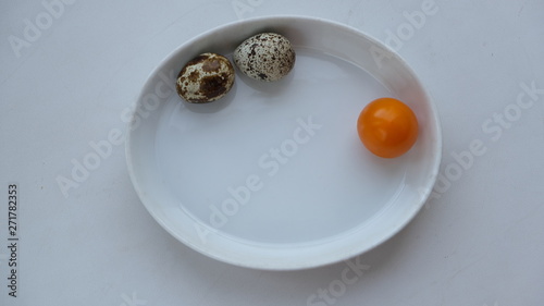 quail eggs, yolk, tomato,