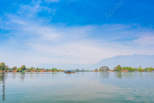 Fototapeta Naklejka Na Ścianę i Meble -  Dal lake, Kashmir India