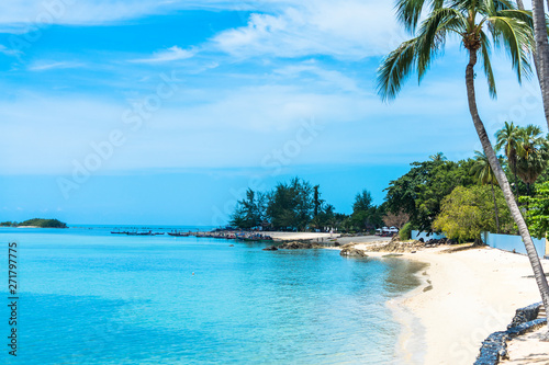 Thailand has a great number of magnificent beaches, both on the Eastern Gulf of Thailand and on the Andaman Sea on the Western part of the country.