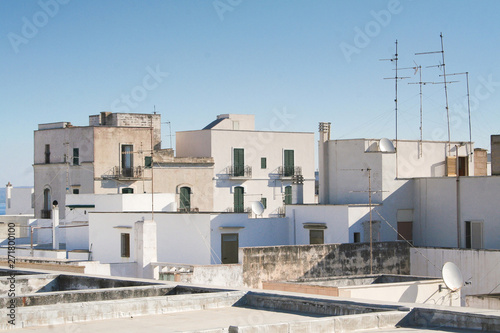 Traditional white roof-terrace building of Gallipoli, a village in Puglia, Italy © Laura