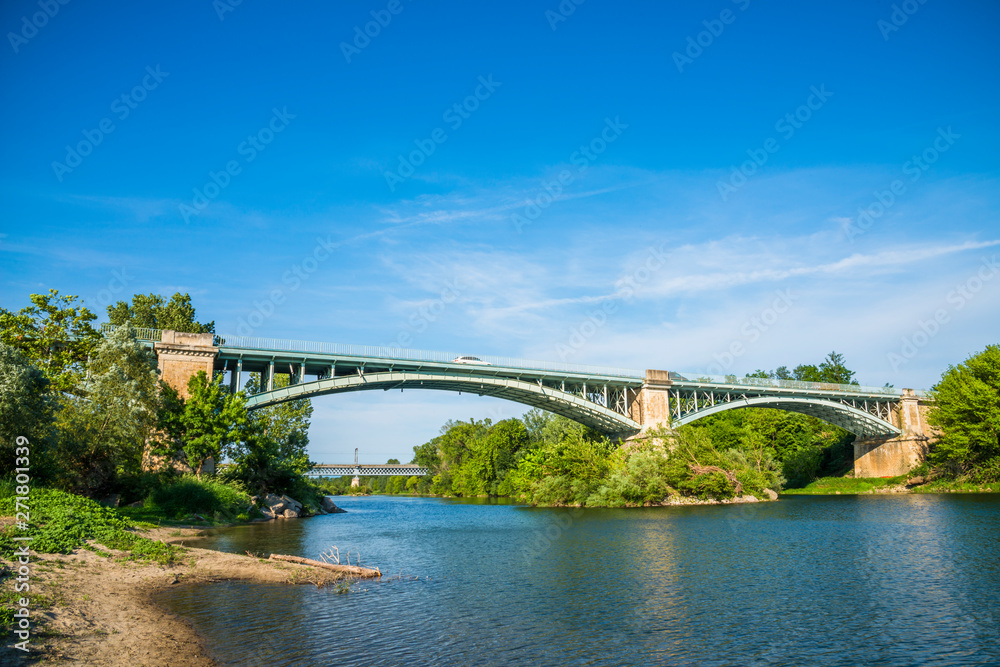 Fototapeta premium Pont à St Just d'Ardèche