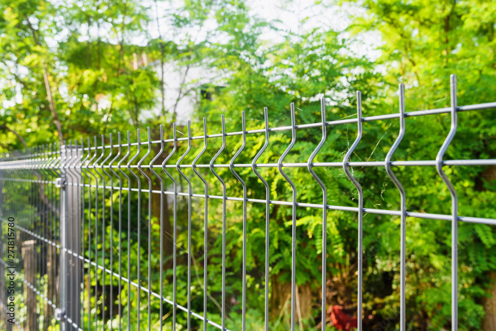 Steel grating fence made with wire Sectional fencing installation Steel grating fence made with wire Sectional fencing installation