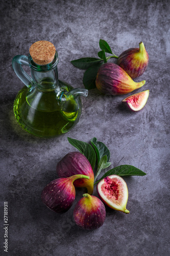 figs on wooden table