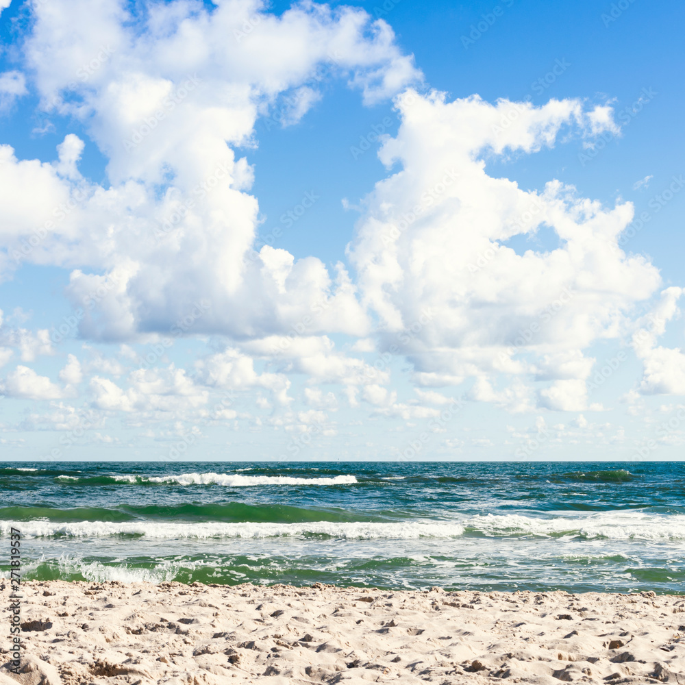 horizontal line of the sea by the beach square