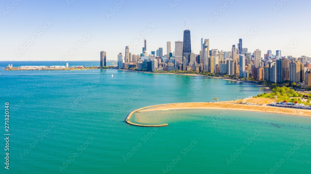 Obraz premium Chicago North Avenue Beach Drone Shot
