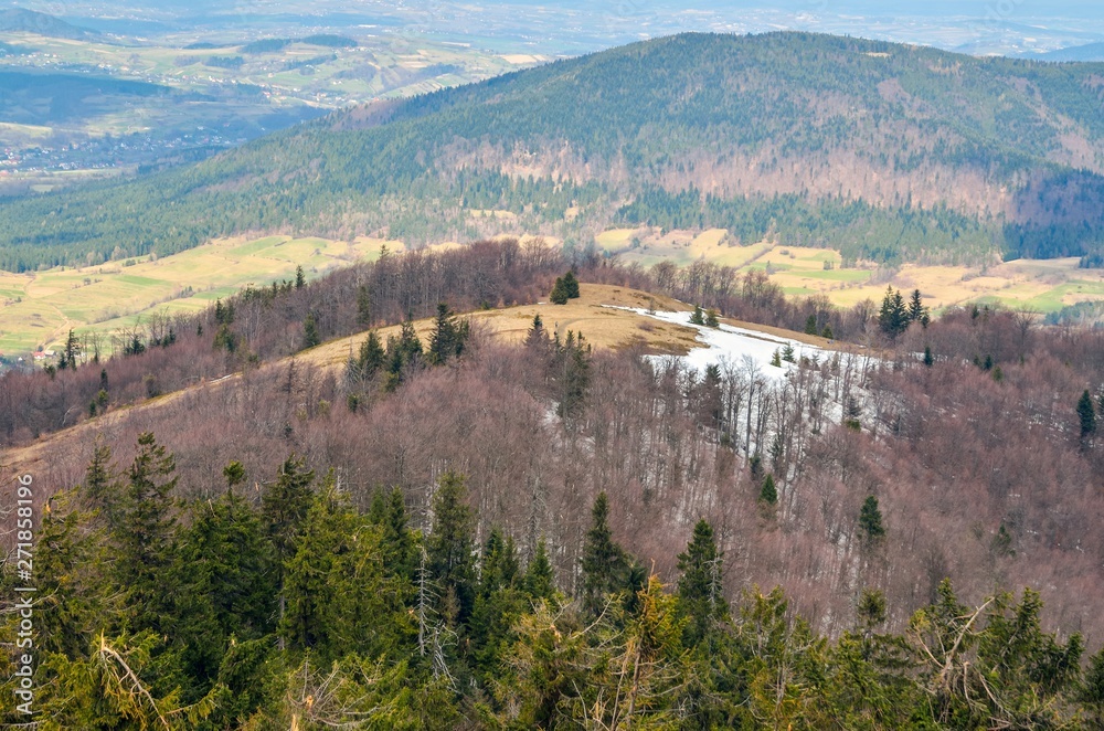 Naklejka premium Beautiful spring mountain landscape. Fabulous view of the hills and valleys in Poland.