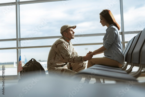 Tableau sur toile Soldier situating opposite his spouse and promising to come back home alive