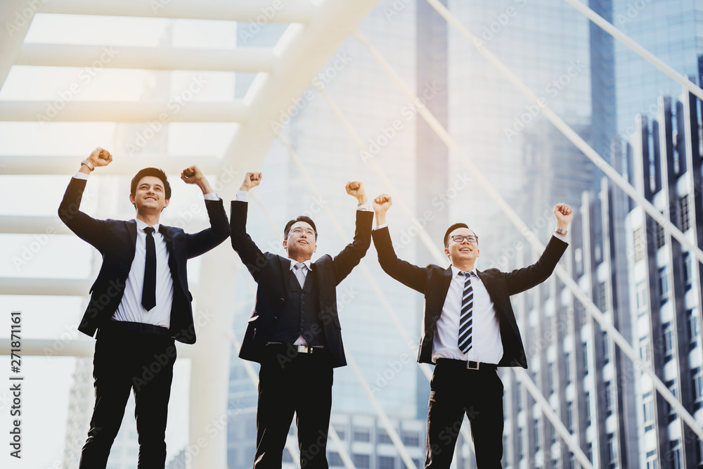 Fototapeta premium Freedom of work, brainstorming sessions and agreements of multi-ethnic businessmen demonstrating unity in successful work and achieving goals. Teamwork requires clear division of work achieve goal.