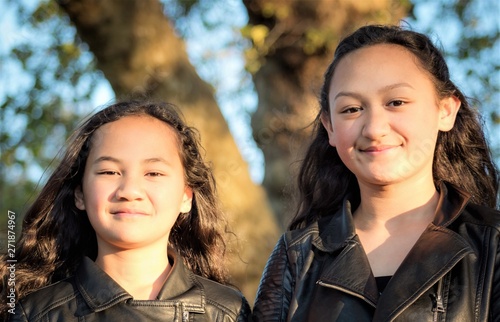 Konstfotografi Portrait of two young Maori sisters taken outdoors in a park.