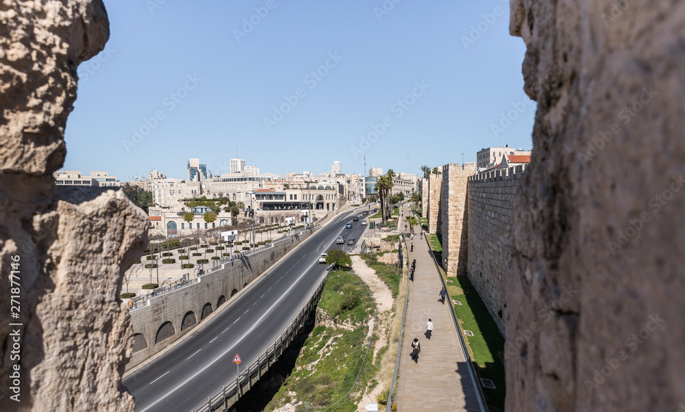 Φωτογραφία View from the city wall to Khativat Yerushalayim street passing near Jaffa Gate