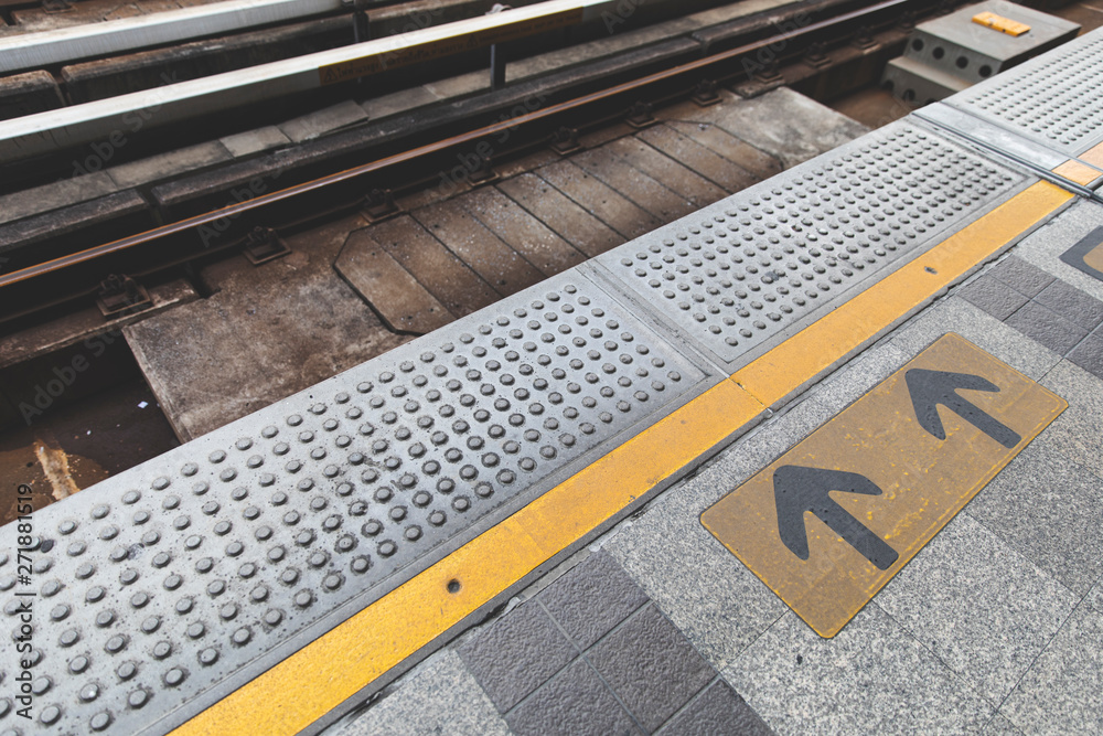 Fototapeta premium arrow symbol on platform sky train