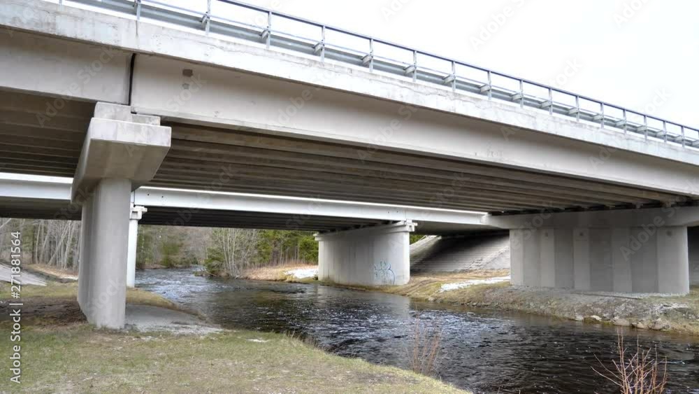 23039_The_river_under_the_big_bridge_in_the_city.mov