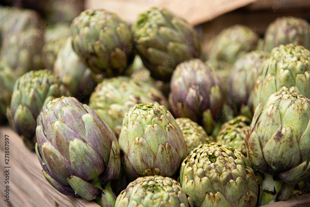 Obraz premium Artichokes. Vegetables market in Italy. Agricultural food. Fresh organic products.