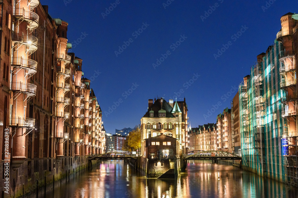 Fototapeta premium Warehouse District or Speicherstadt at night. Hamburg, Germany
