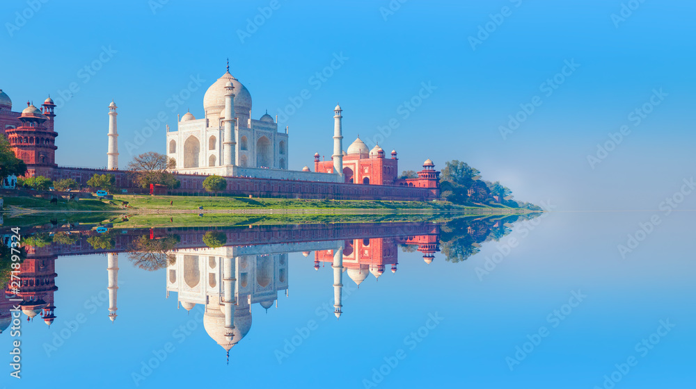 Fototapeta premium Taj Mahal Palace - Agra, Uttar Pradesh, India