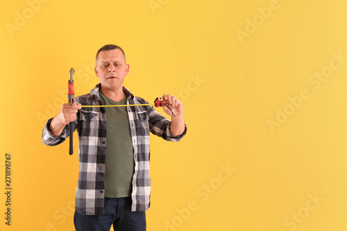 Handsome plumber on color b...