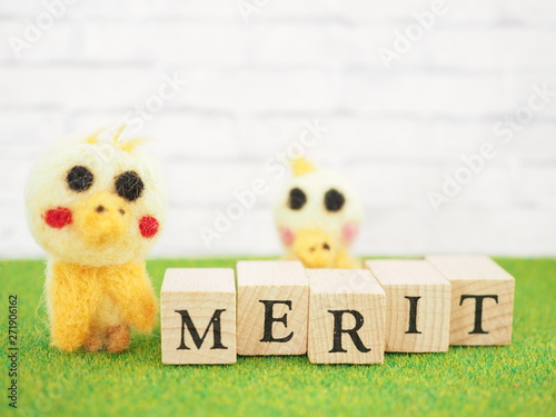 鳥のキャラクターとメリットという単語 Stock Photo Adobe Stock