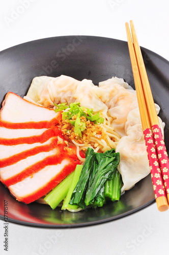 Chinese Noodle with pork and won ton photo