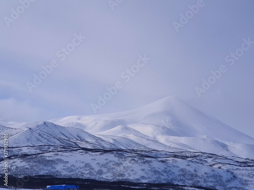 фотографія landscape with mountains and clouds