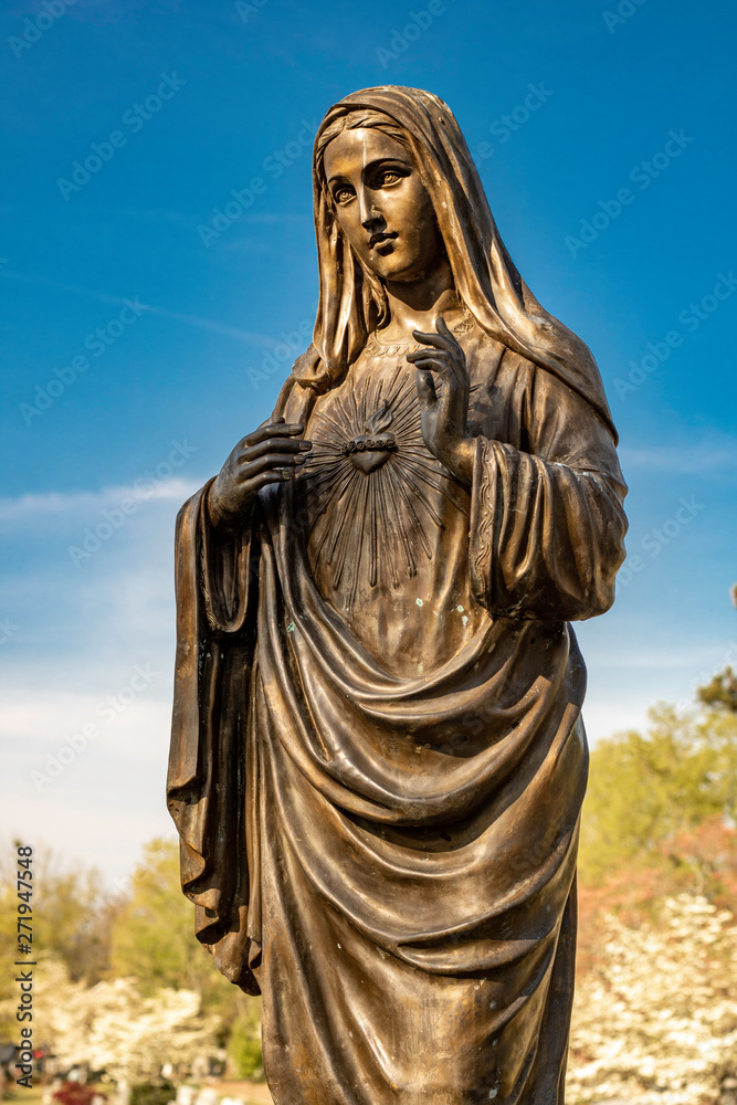 Fototapeta premium Religious Statue in the Park