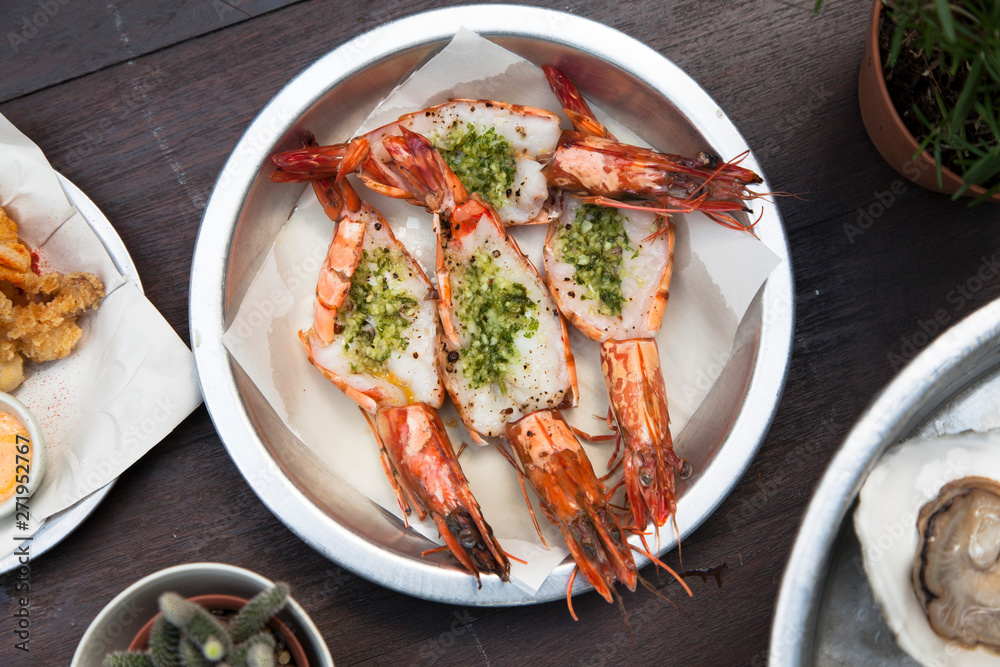 Spicy garlic chilli Prawns Shrimps with lemon and cilantro Spicy garlic chilli Prawns Shrimps with lemon and cilantro