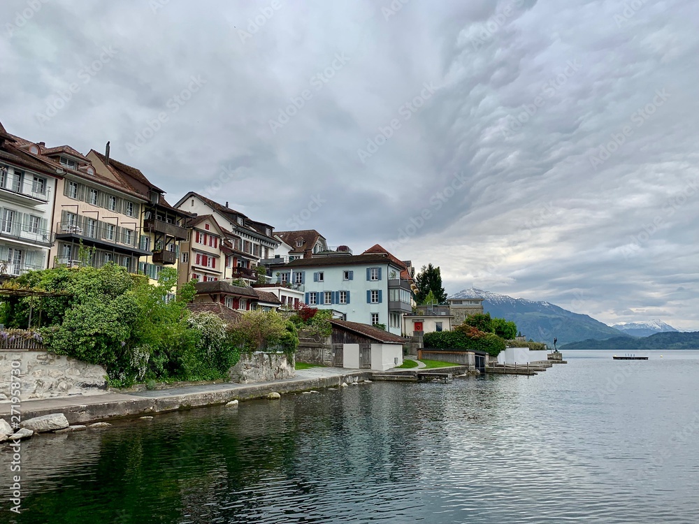 Stadt Zug am Zugersee - Seepromenade Altstadt, Schweiz Stadt Zug am Zugersee - Seepromenade Altstadt, Schweiz