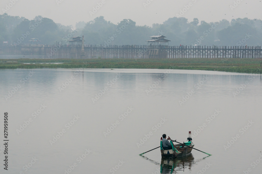 Obraz premium Life of people at river side in Mandalay