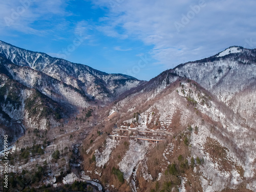 ドローンで空撮した奥飛騨の山脈の風景