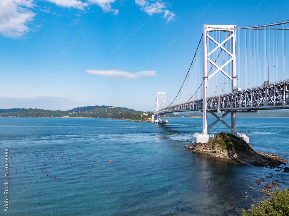 Naklejka premium 徳島県 鳴門市 渦潮 大鳴門橋
