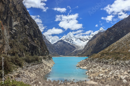 Fototapeta Naklejka Na Ścianę i Meble -  turquoise lake in the andes mountains in peru