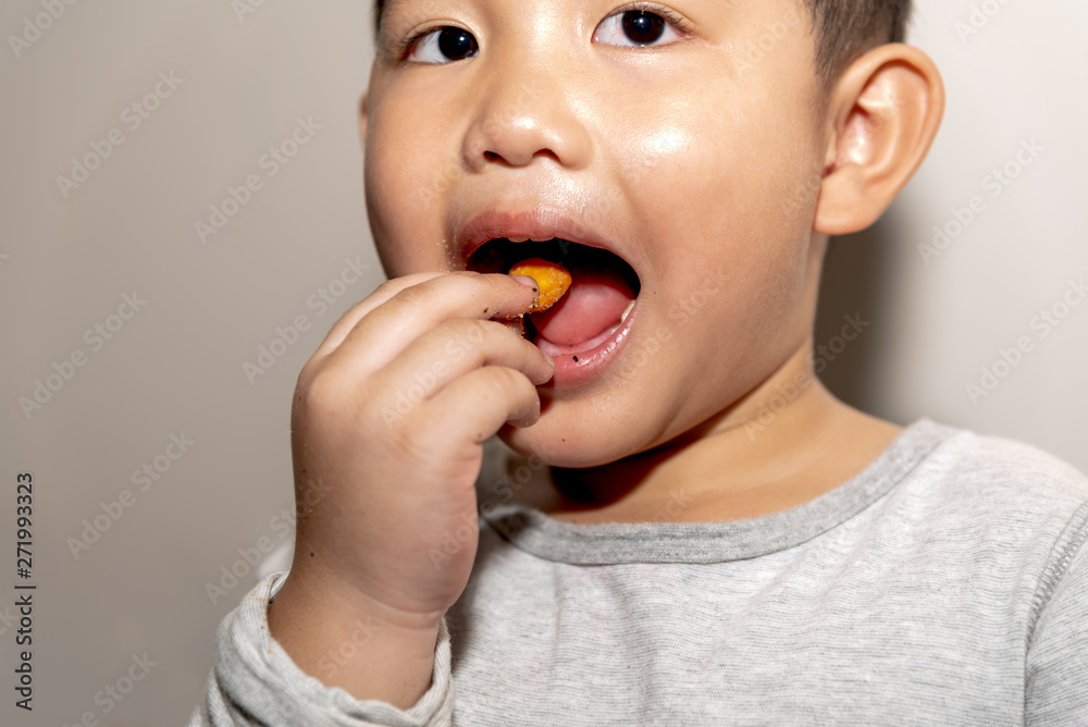 Portrait images of The boys eating snacks Deliciously, to food concept. Portrait images of The boys eating snacks Deliciously, to food concept.