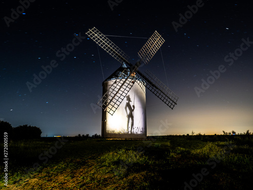 silhouette of don Quijote making a shadow.