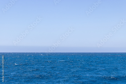 Seascape with sea horizon and almost clear deep blue sky © Vince Scherer 