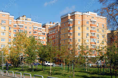 Eight-storey four-entrance monolithic residential building in Moscow