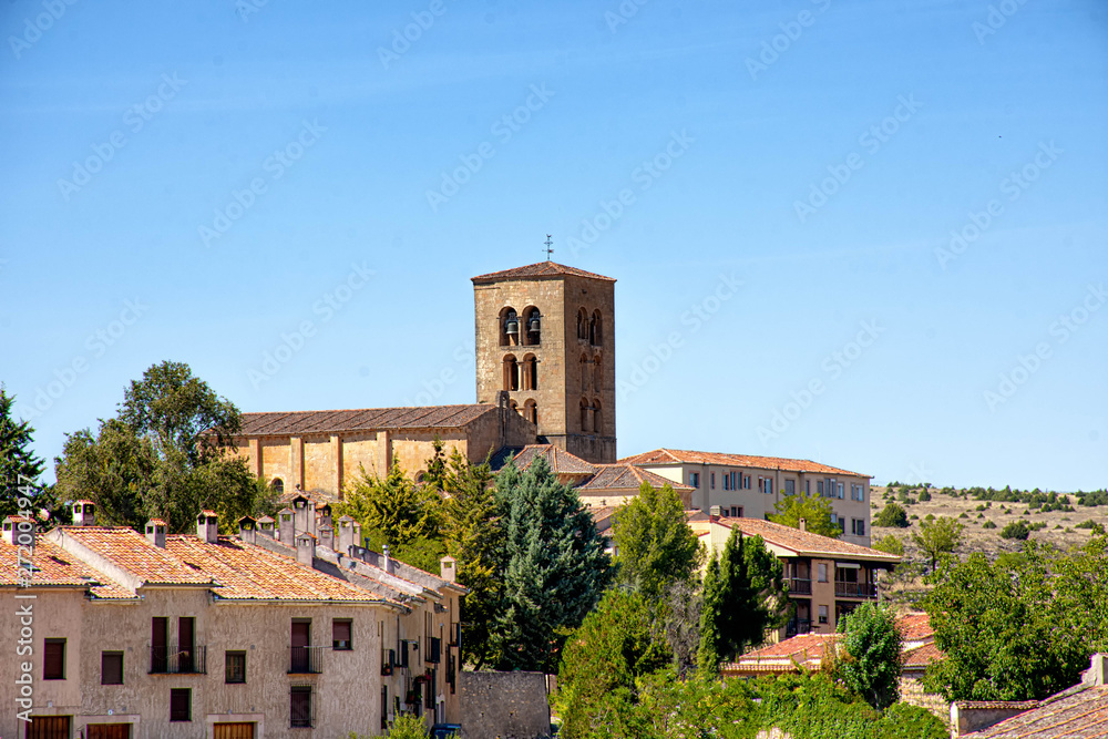 Edificios y torre iglesia en Sepulveda, Segovia