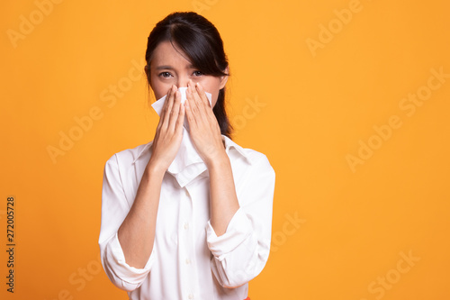 Young Asian woman got sick and flu.