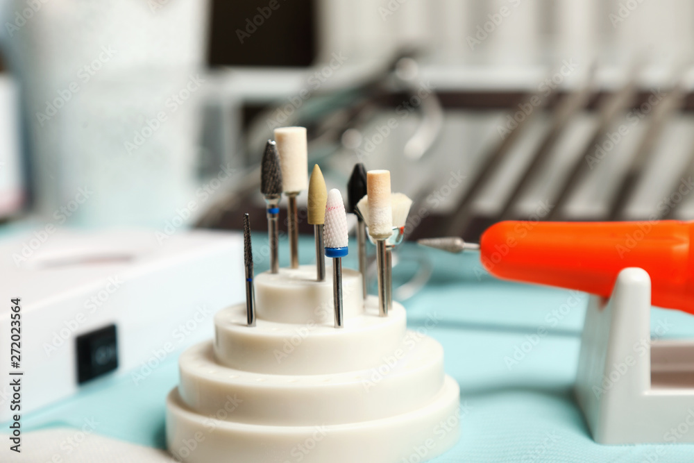 Φωτογραφία Professional hardware pedicure using electric machine